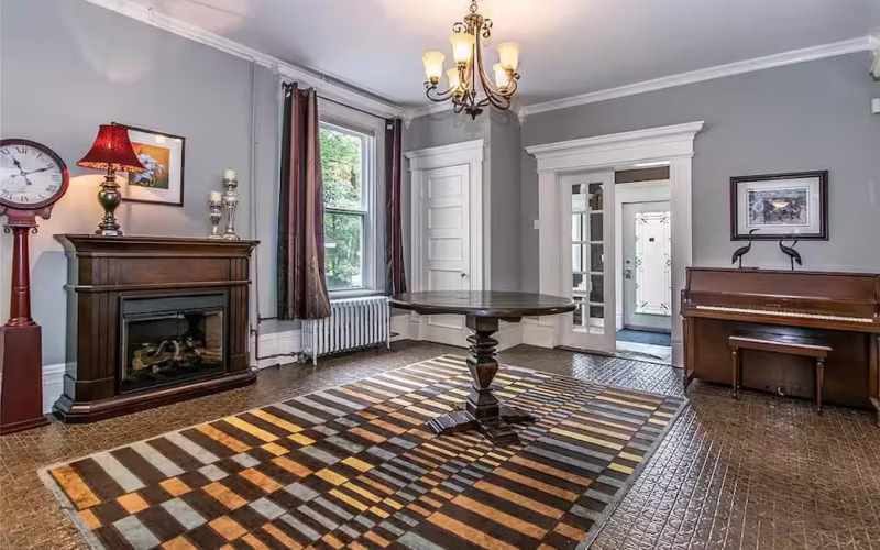 hallway-from-entrance